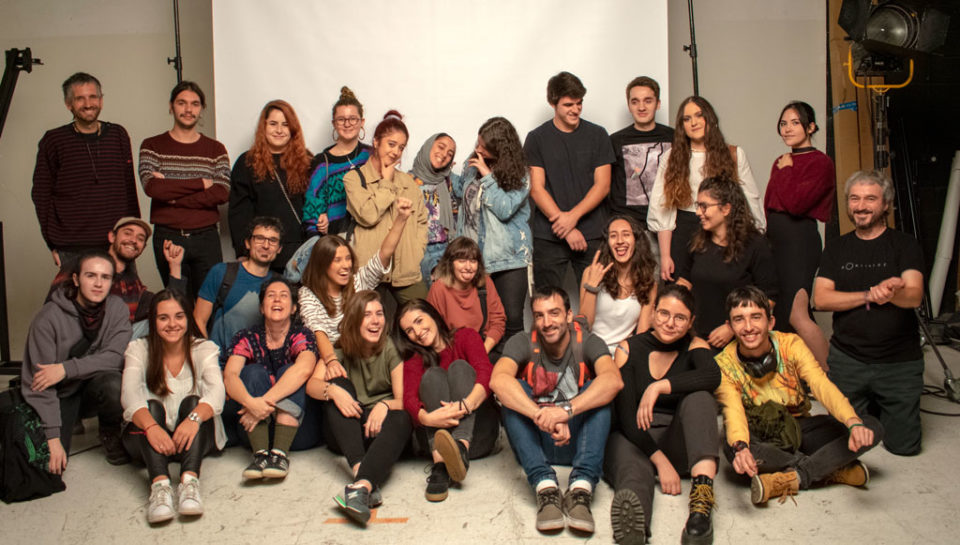 formación en diseño gráfico en Euskadi - Foto de equipo visita a Kontraluz Estudio