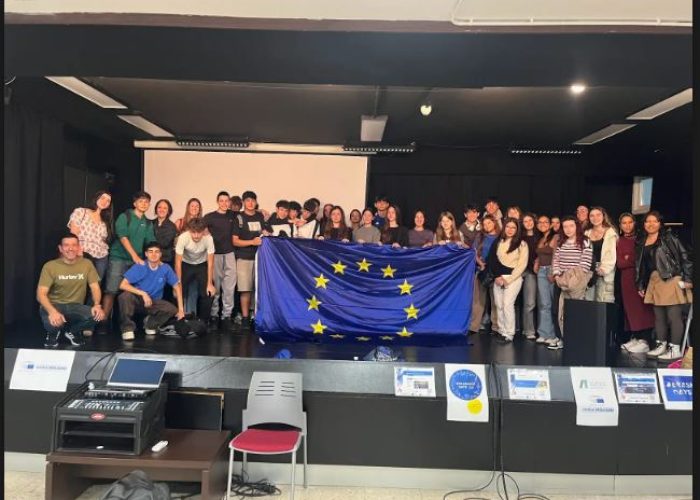 1. batxilergoko ikasle talde bat Erasmus Days ospatzen.